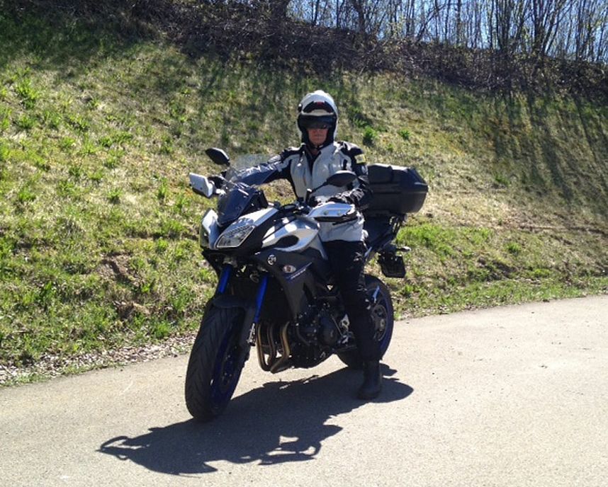 Foto des Fahrlehrers Peter Wespi auf seinem Motorrad
